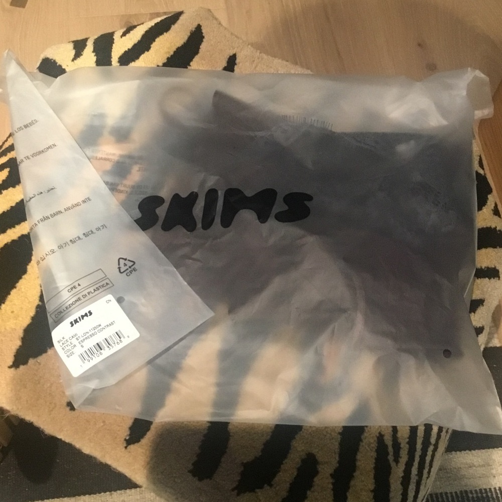 SKIMS Lace Silk Cami NWT - Picture 4 of 10
